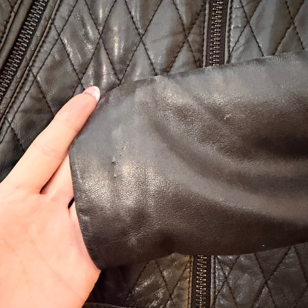Danier Quilted Dark Leather Jacket - Picture 4 of 11